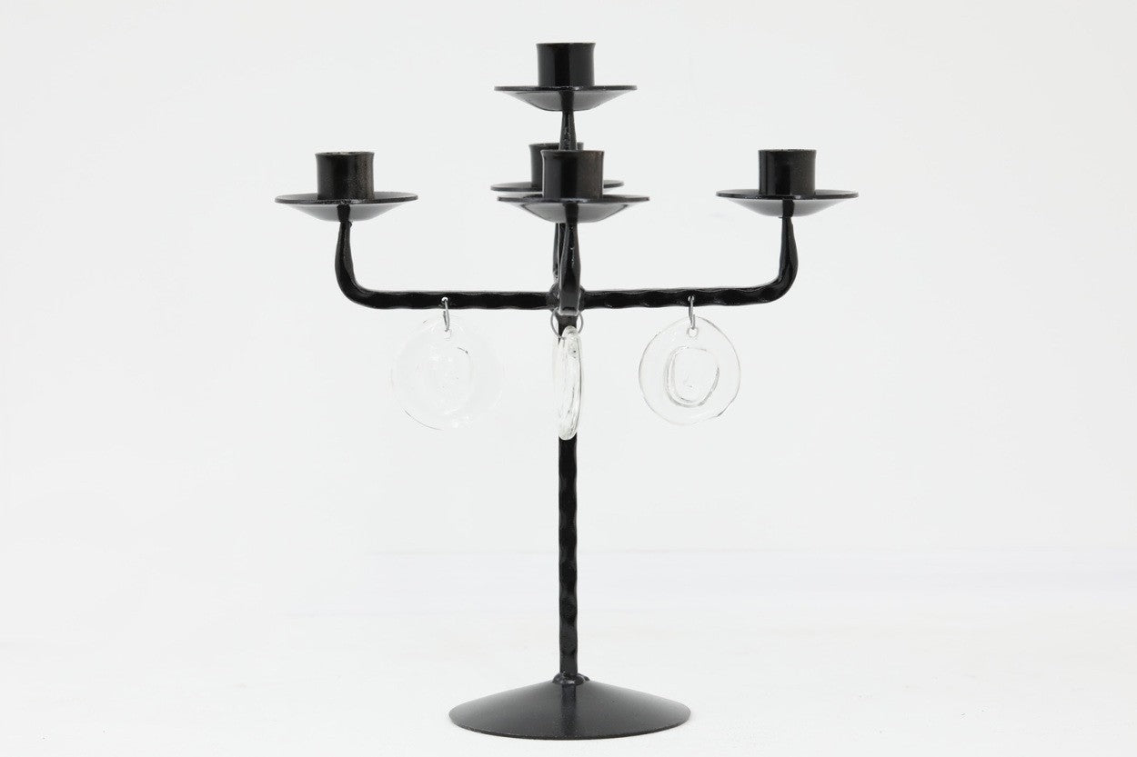 CBN NYBRO社のキャンドルホルダーです。カラーリングやデザイン共に少し女性っぽいデザインが特徴的です。ガラス部は人物モチーフです。