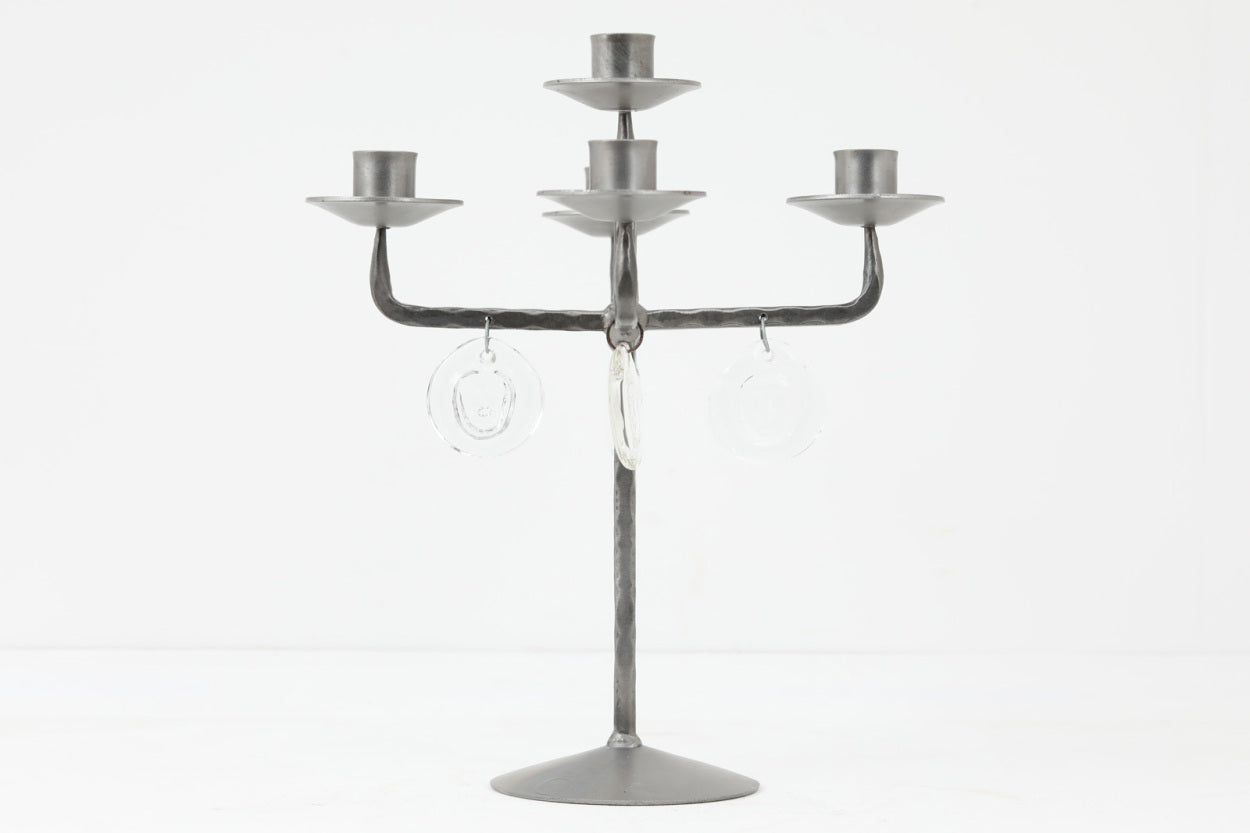 CBN NYBRO社のキャンドルホルダーです。カラーリングやデザイン共に少し女性っぽいデザインが特徴的です。ガラス部は人物モチーフです。