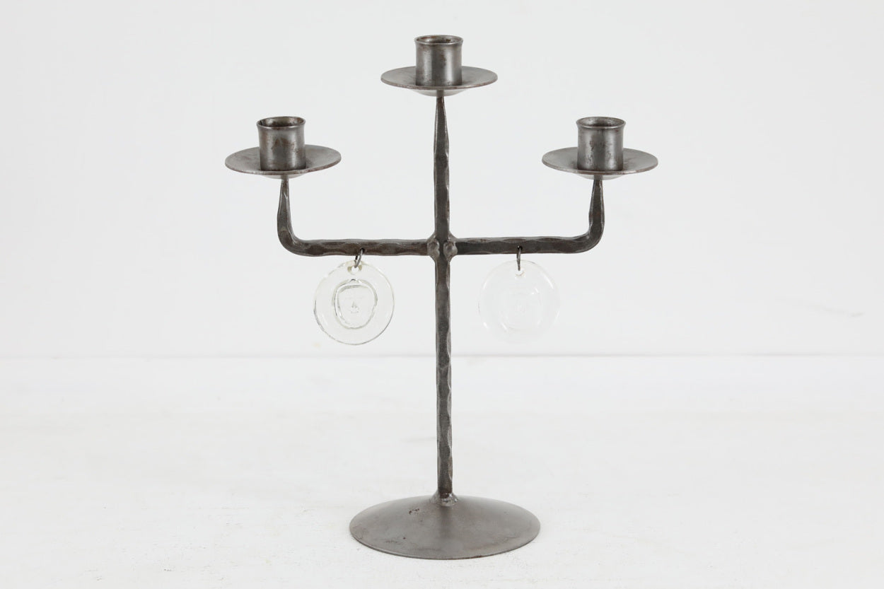 CBN NYBRO社のキャンドルホルダーです。カラーリングやデザイン共に少し女性っぽいデザインが特徴的です。ガラス部は人物モチーフです。