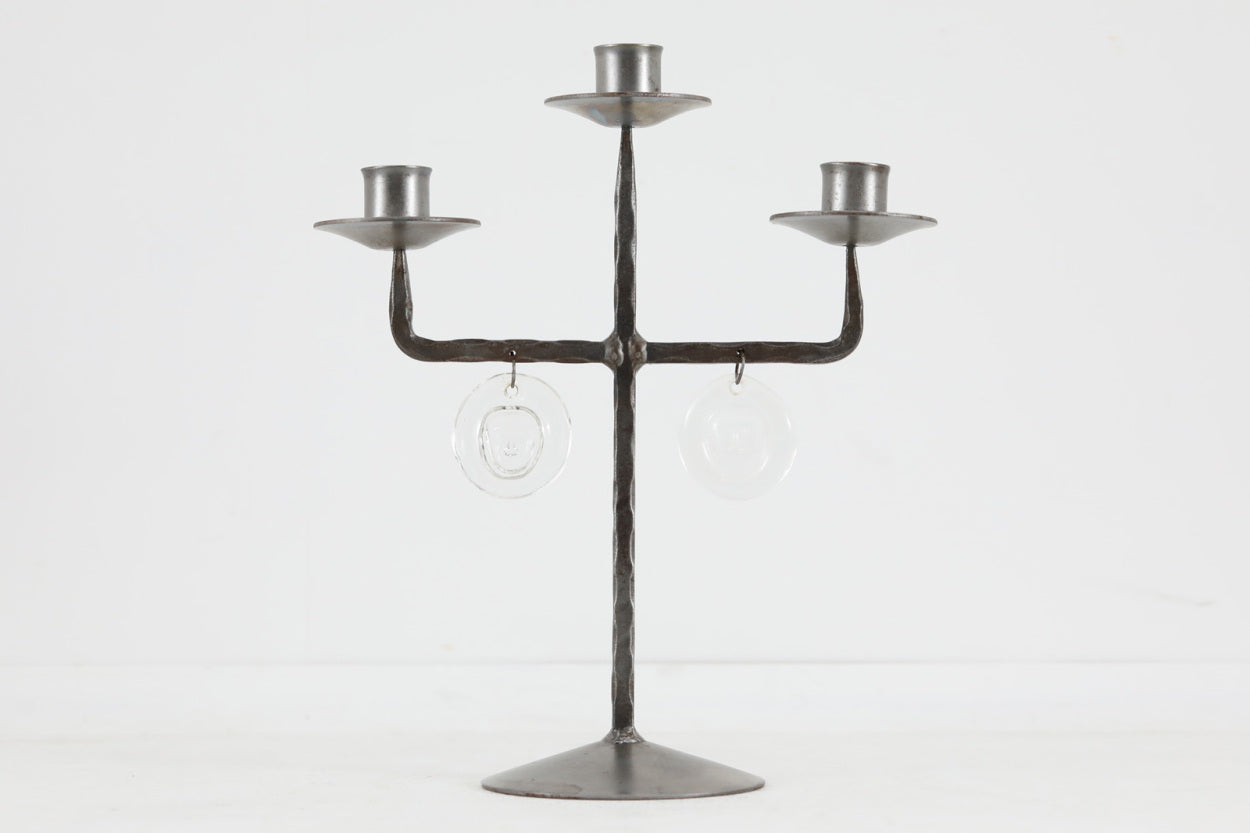 CBN NYBRO社のキャンドルホルダーです。カラーリングやデザイン共に少し女性っぽいデザインが特徴的です。ガラス部は人物モチーフです。