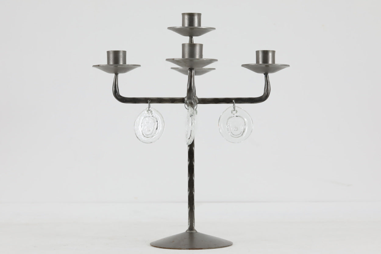 CBN NYBRO社のキャンドルホルダーです。カラーリングやデザイン共に少し女性っぽいデザインが特徴的です。ガラス部は人物モチーフです。