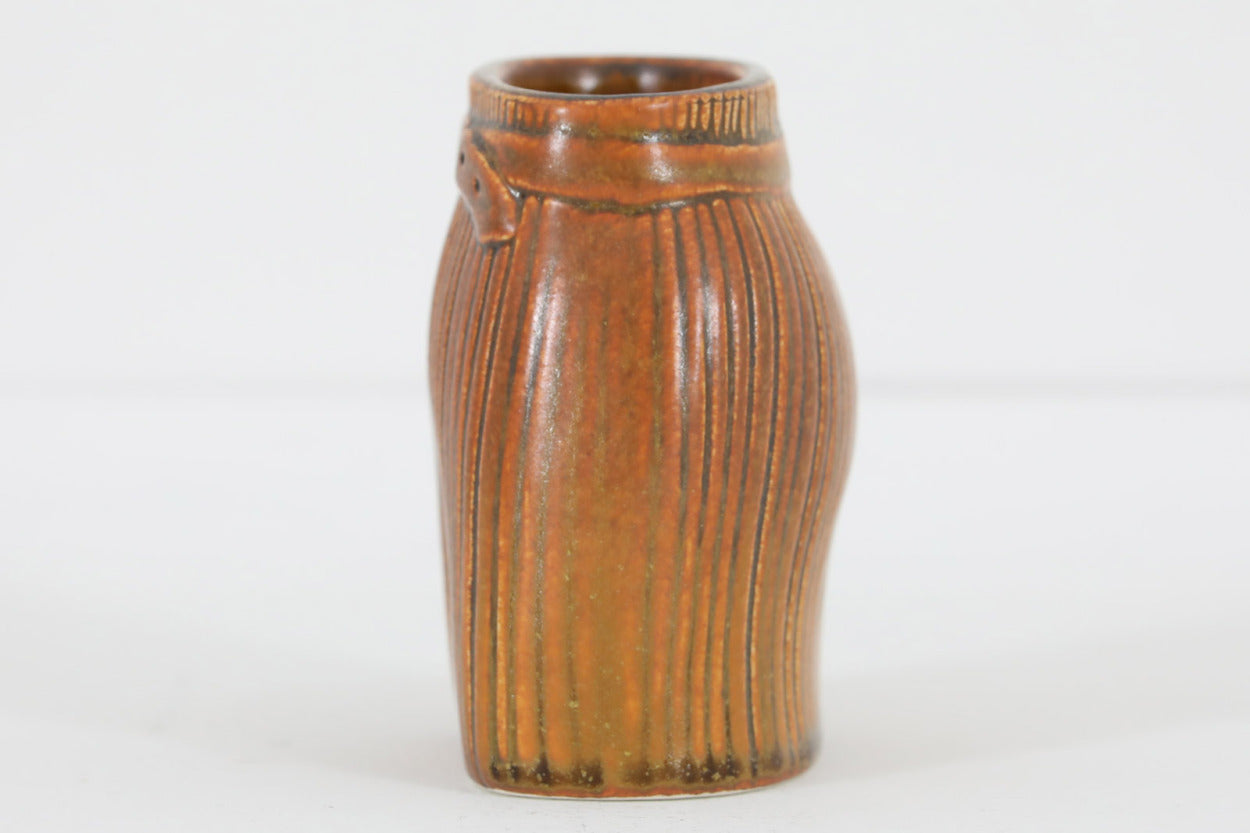 LisaLarsonリサラーソンのベーススカートです。こちらの商品は復刻されているセラミックスタジオ製のモデルではなく、古い希少なRorstrand製のものとなります。