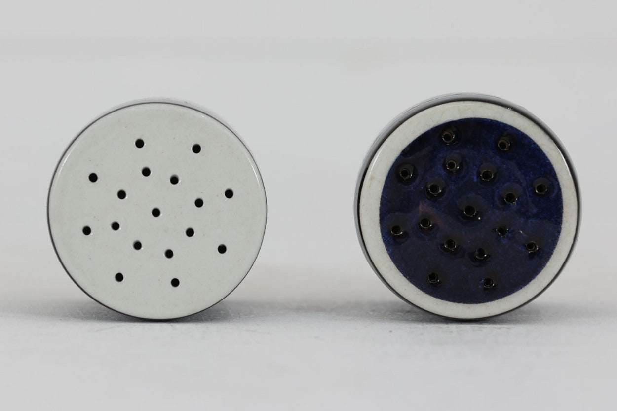 ロイヤルコペンハーゲン社製、ingelisekoefoedデザイン、Teneraシリーズのソルトペッパーセットです。