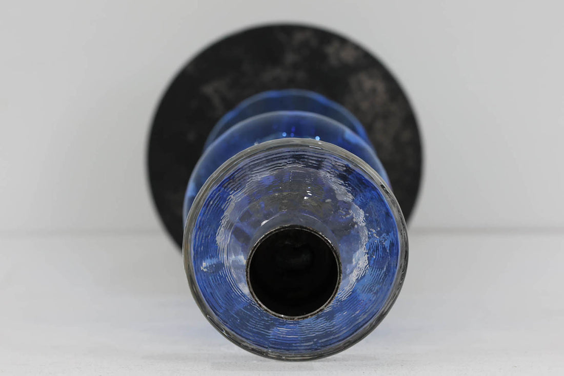 ErikHoglundのキャンドルホルダーです。ブルーガラスが非常に美しいお品、こちらは比較的大きな作品になります。