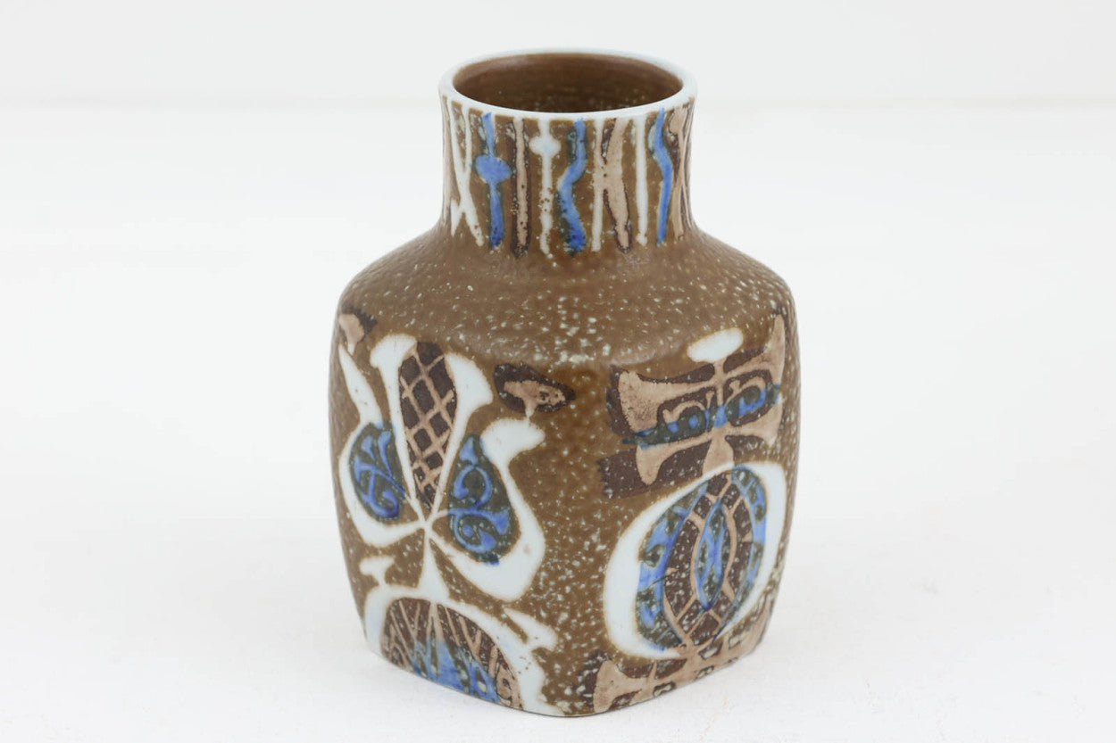 ロイヤルコペンハーゲン社製、BACAシリーズのフラワーベースです。