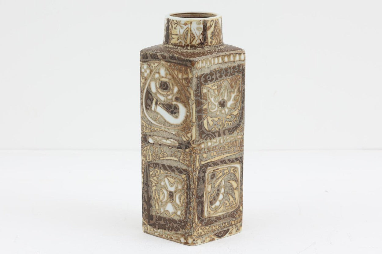 ロイヤルコペンハーゲン社製、BACAシリーズのフラワーベースです。