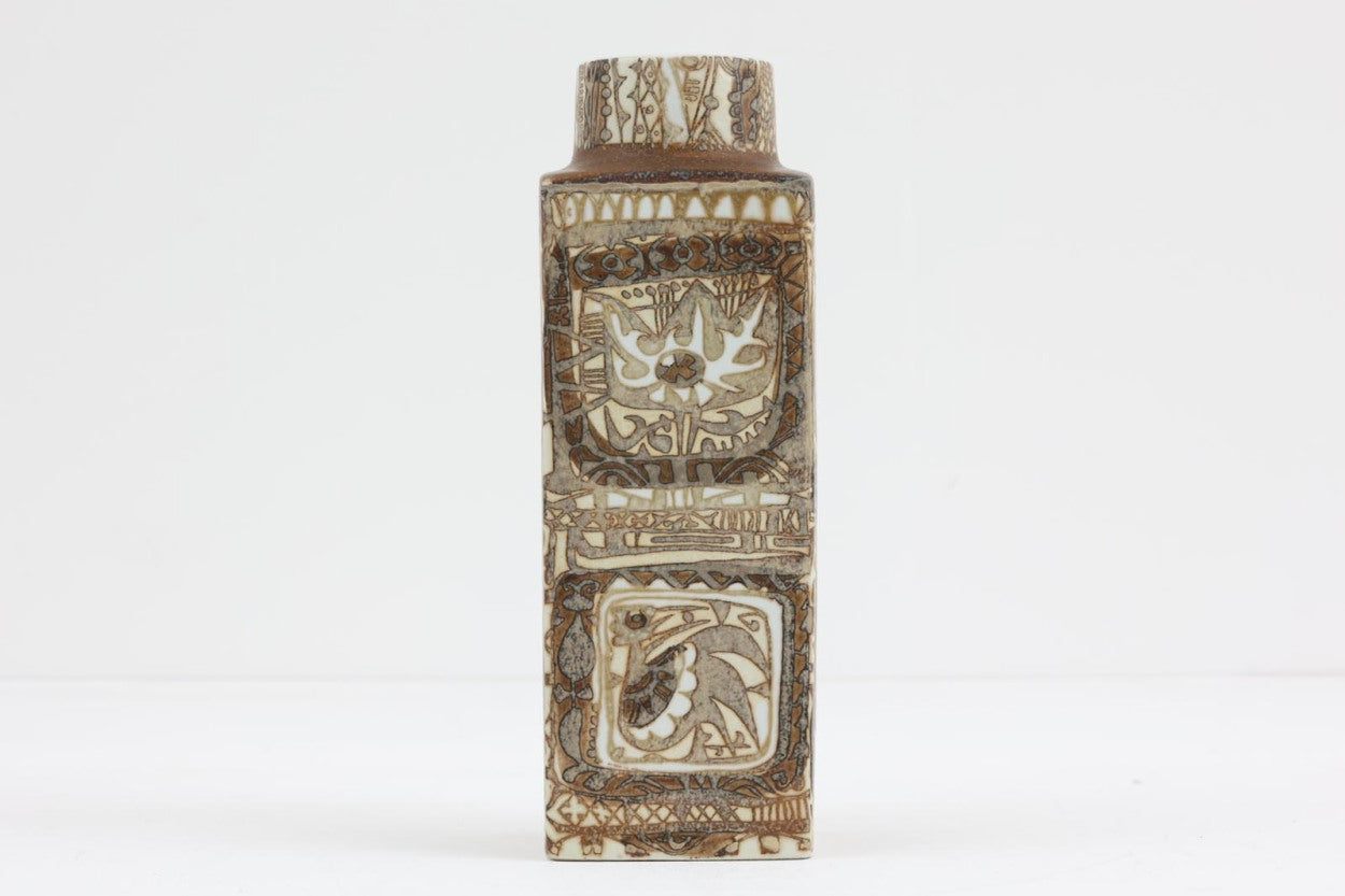 ロイヤルコペンハーゲン社製、BACAシリーズのフラワーベースです。