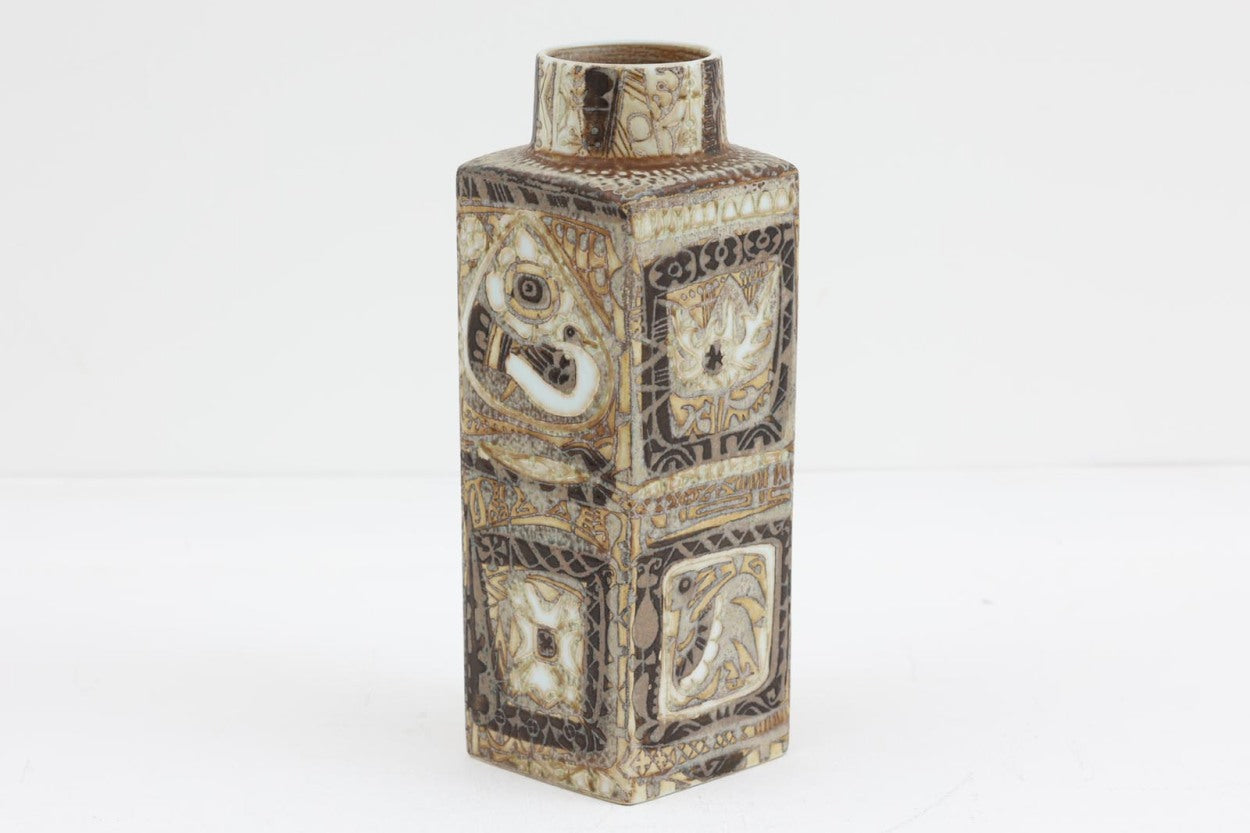 ロイヤルコペンハーゲン社製、BACAシリーズのフラワーベースです。