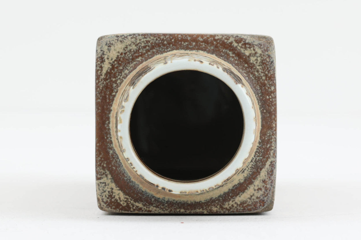 ロイヤルコペンハーゲン社製、BACAシリーズのフラワーベースです。