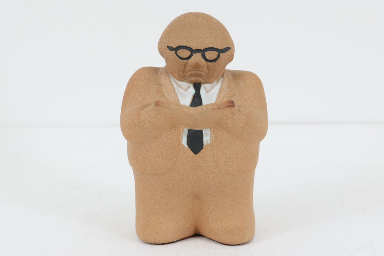 LisaLarsonのSTRANGです。グンナーストラング大蔵大臣をモチーフにした貯金箱で1972年から1984年の間製造されました。何か幸運をもたらしてくれそうな作品です。