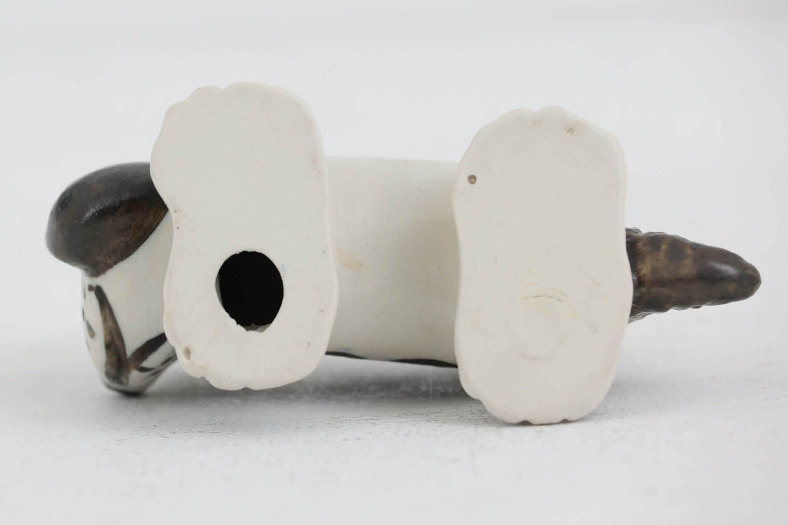 LisaLarsonのKENNELシリーズのSpaniel、スパニエルです。こちらは1972年から1983年にかけて製造されたものです。手のひらサイズのコロンとしたフォルムが愛らしいです。KENNELシリーズはいくつかの動物が、現在では別のセラミックスタジオにて復刻されていますが、このスパニエルは頭が向かって右側にあるビンテージ品となります。