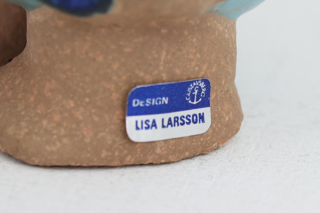 LisaLarsonのALLVARLDENSBARN世界の子供シリーズの第1弾の4体セットです。1974年にユニセフ基金のために製造されたこのシリーズは売上の一部がユニセフに寄付されていました。こちらのモデルは現在復刻されていますが、ビンテージ品は彼女がGUSTAVSBERGに在籍していたときの製品になります。