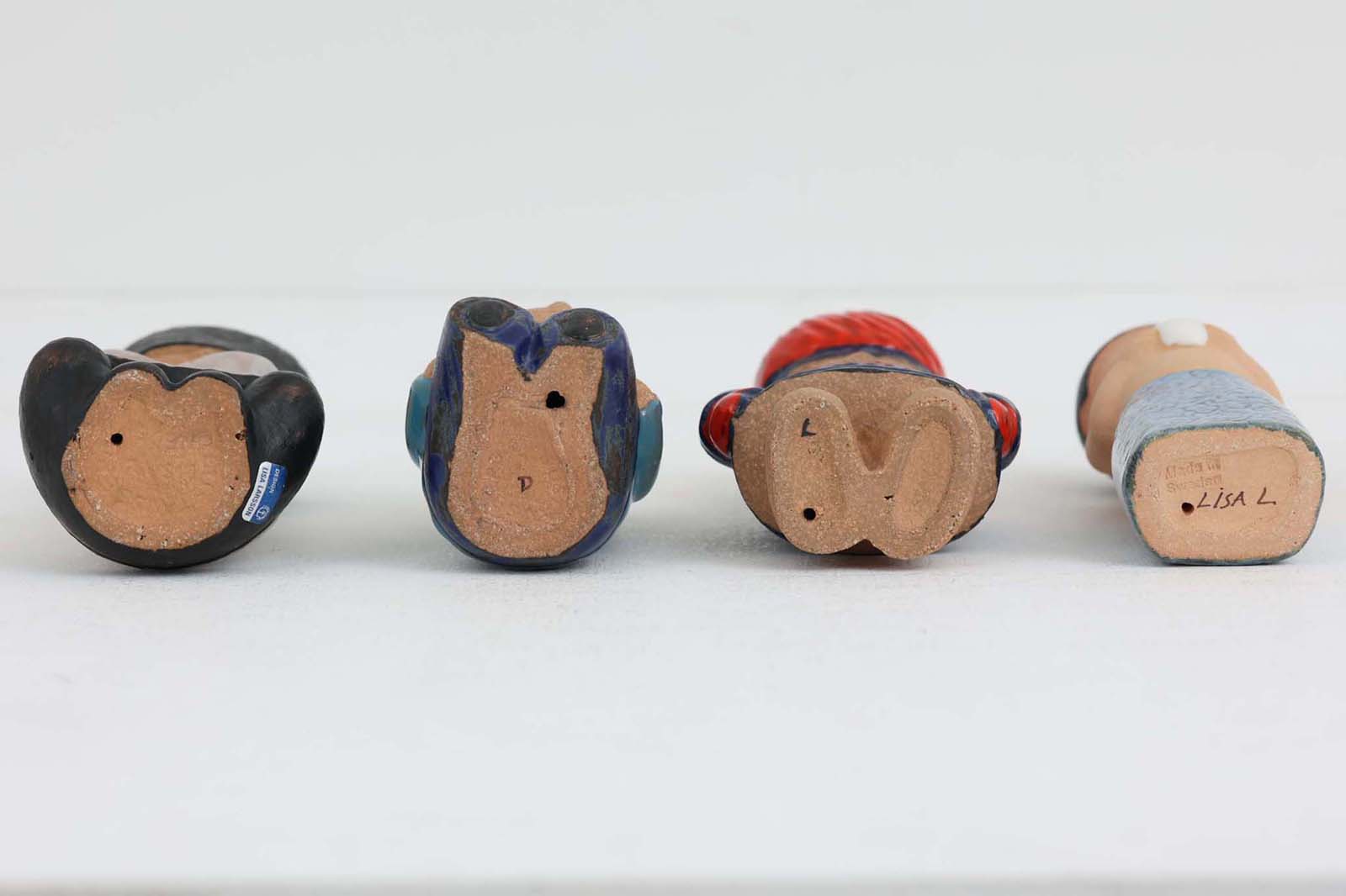 LisaLarsonのALLVARLDENSBARN世界の子供シリーズの第2弾の4体セットです。こちらは1977年以降に製造されたもの。ユニセフ基金のために製造されたこのシリーズは売上の一部がユニセフに寄付されていました。こちらのモデルは現在復刻されていますが、ビンテージ品は彼女がGUSTAVSBERGに在籍していたときの製品になります。