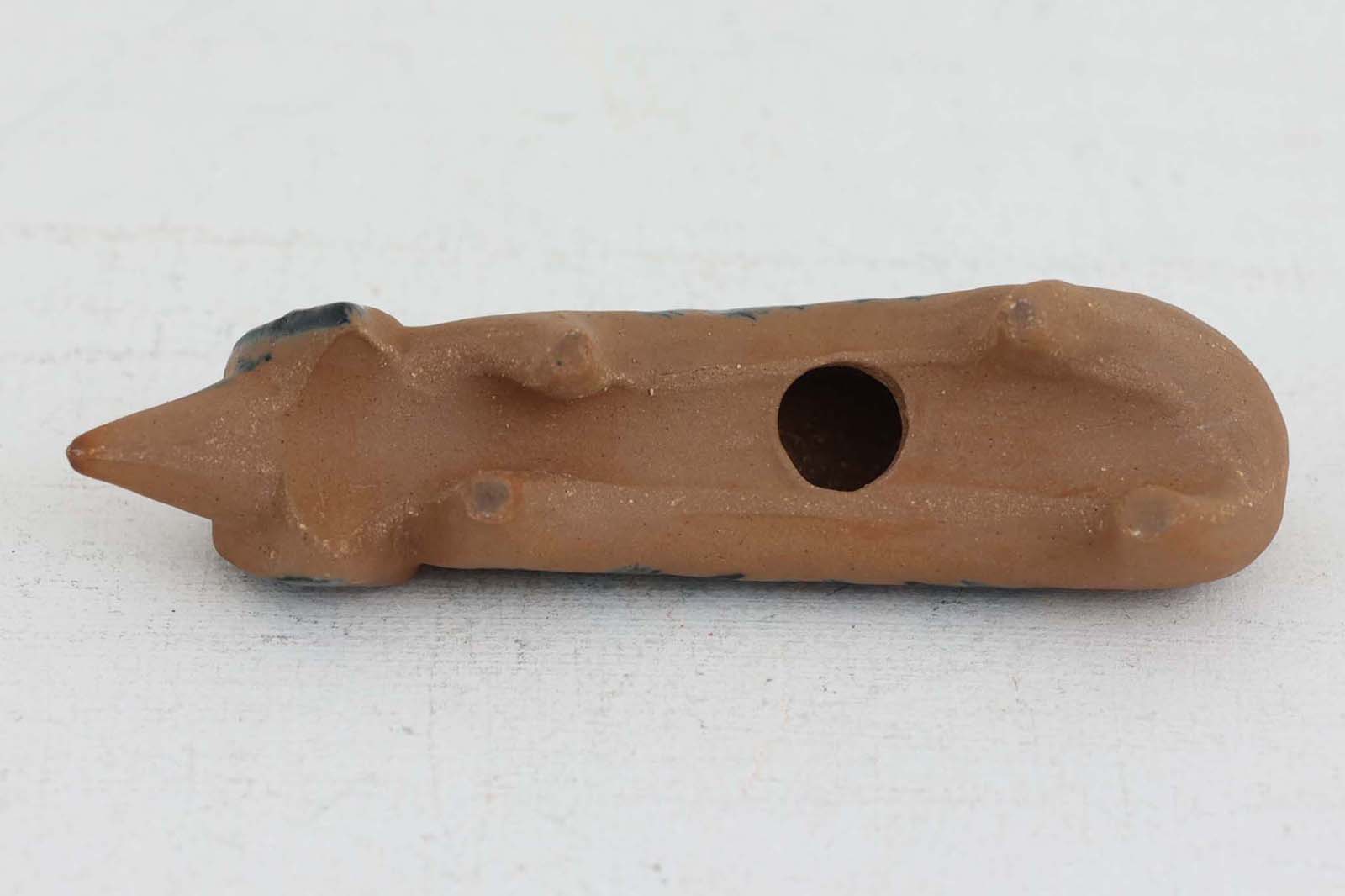 LisaLarsonのLillaZoo、小さな動物園シリーズのTax、ダックスフンドです。こちらは1956年から1978年にかけて製造されたものです。ちょっとうつむき加減のかわいいフォルム。和やかな表情も特徴的です。非常に人気のあったシリーズで流通量も多く、リサのビンテージ商品の中では比較的手に入りやすい商品ですが、現地での価格は少しずつ高騰することが予想されます。