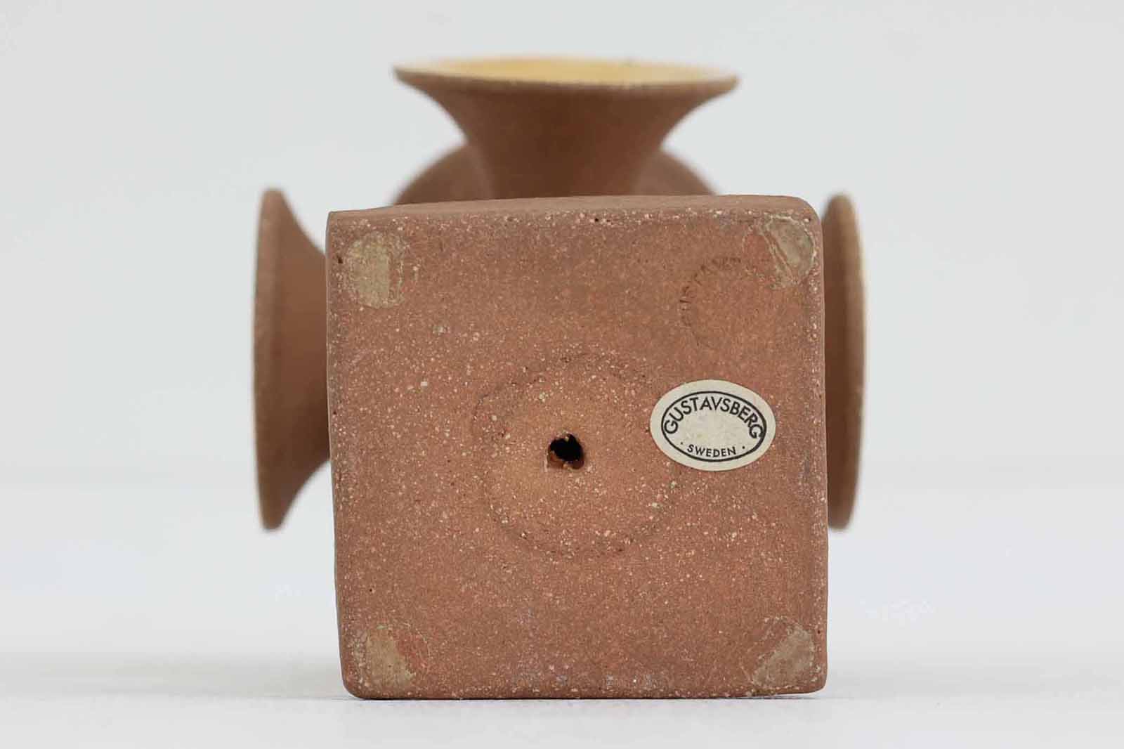 LisaLarsonのLjusstakeキャンドルスタンドです。製造は1969年から1972年の間に製造されましたが、現地でもあまり見かけることはない希少な商品です。