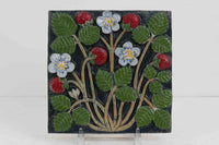 LisaLarsonのPOMONA、4種類からなる果実シリーズのJordgubbar陶板です。通常のUNIKシリーズに比べると非常に厚みがある製品です。