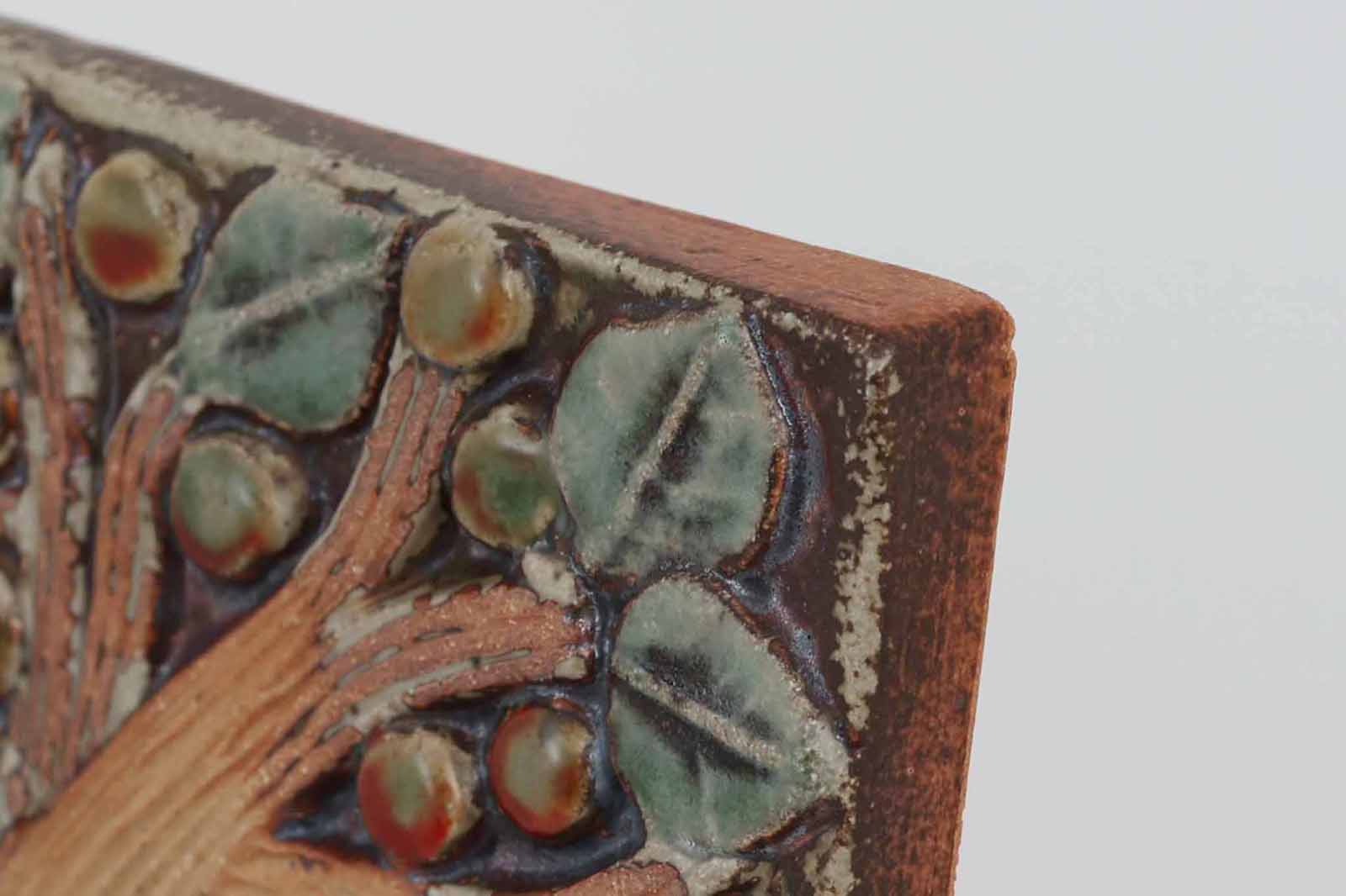 LisaLarsonの陶板VAGGPLATTORシリーズのAppeltradです。1978年から1987年にかけて製造されたお品物で、生産数は少なく希少な物となります。