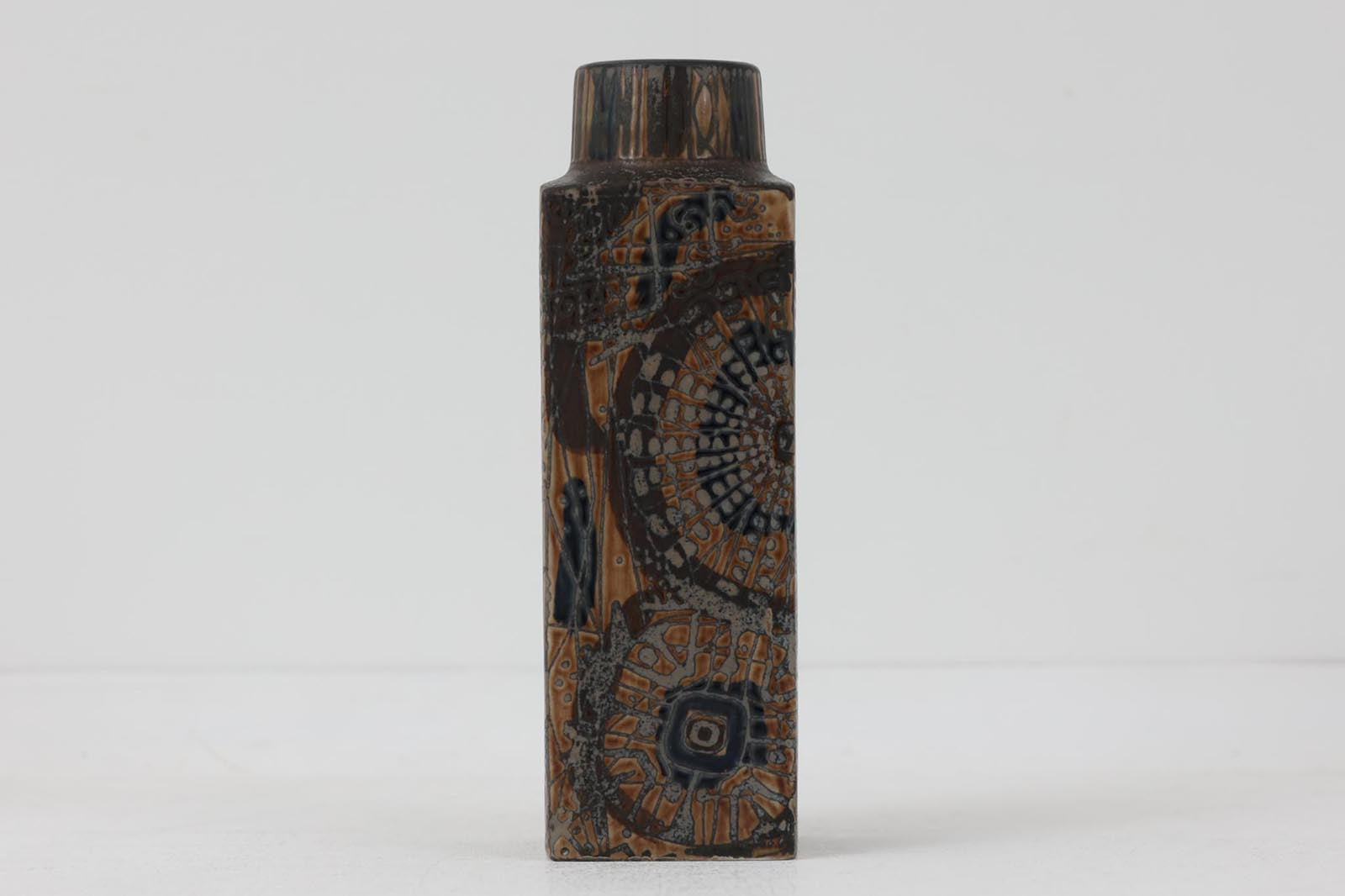 ロイヤルコペンハーゲン社製、BACAシリーズのフラワーベースです。