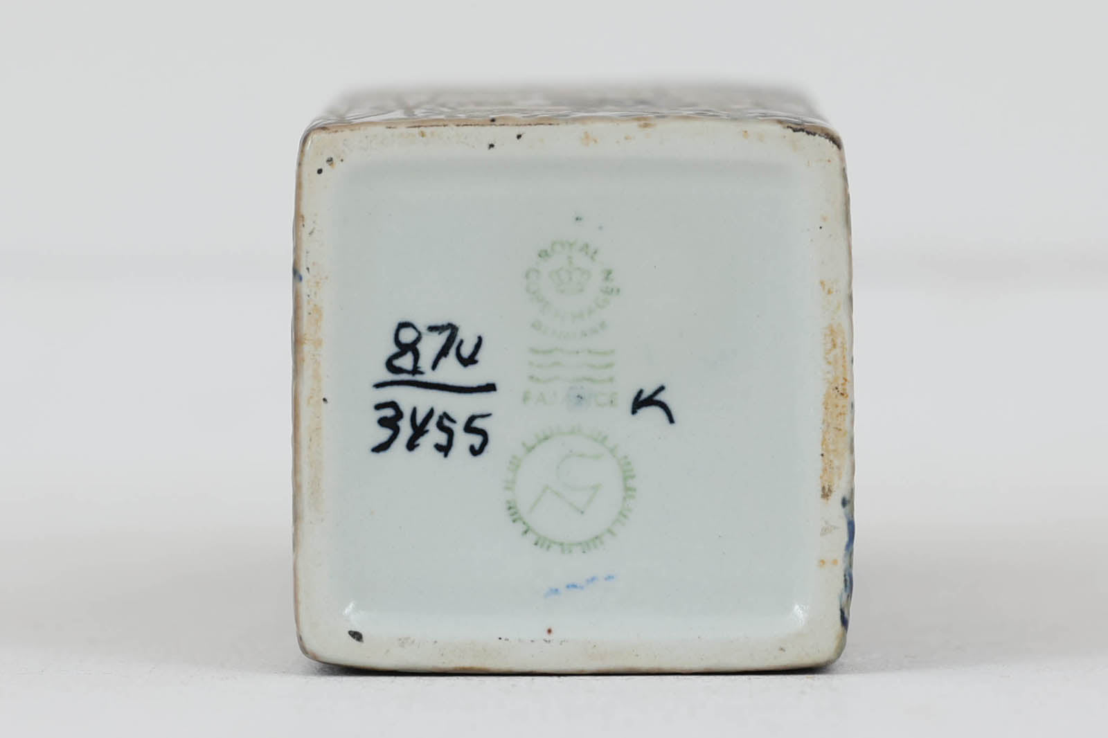 ロイヤルコペンハーゲン社製、BACAシリーズのフラワーベースです。