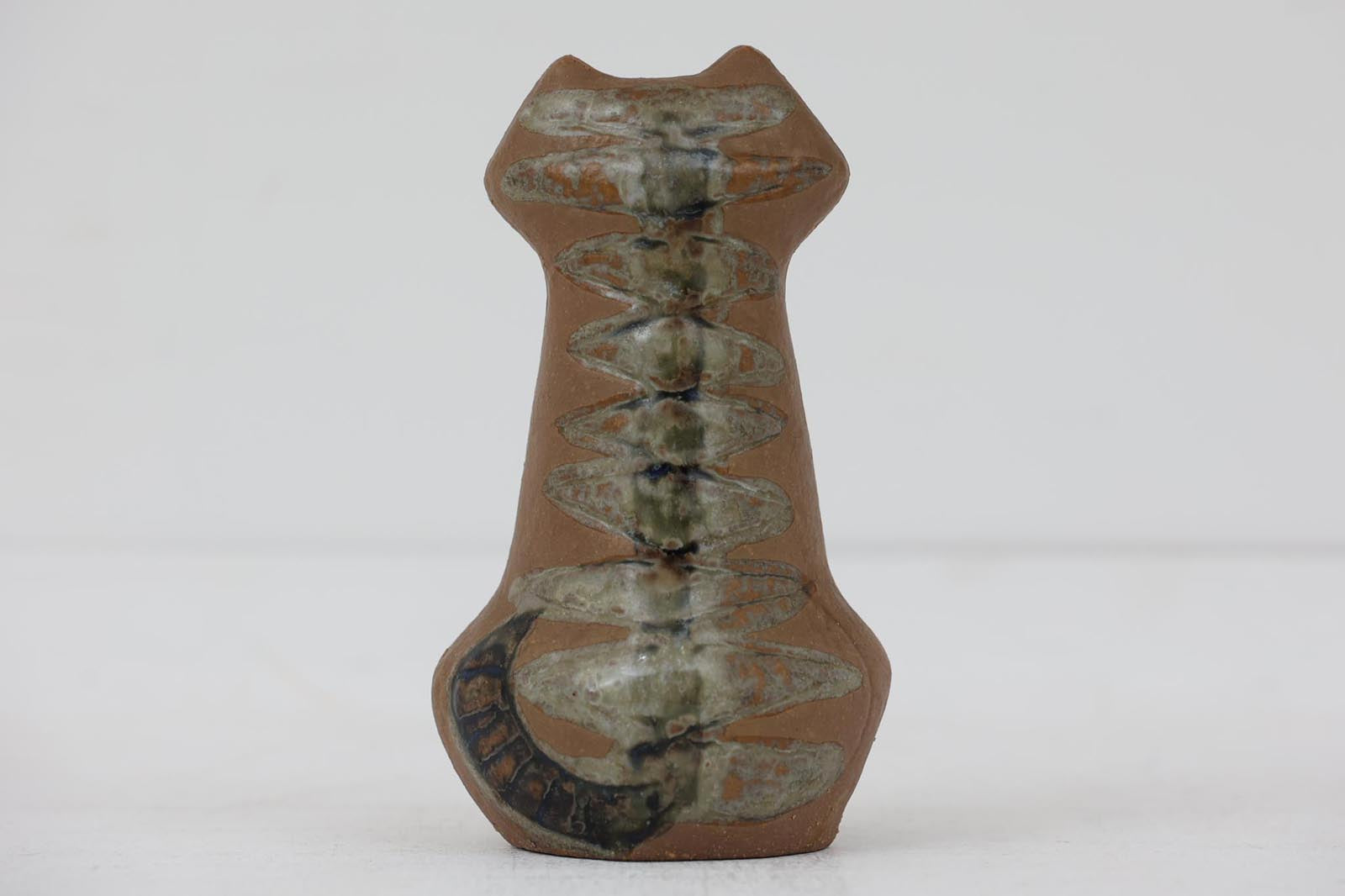 LisaLarsonの人気のネコ。こちらはLILLAZOOシリーズで1956年から1978年にかけて製造されたものです。他にも同じシリーズのネコは3種類。非常に人気のあったシリーズで流通量も多く、リサのビンテージ商品の中では比較的手に入りやすい商品ですが、現地での価格は少しずつ高騰することが予想されます。