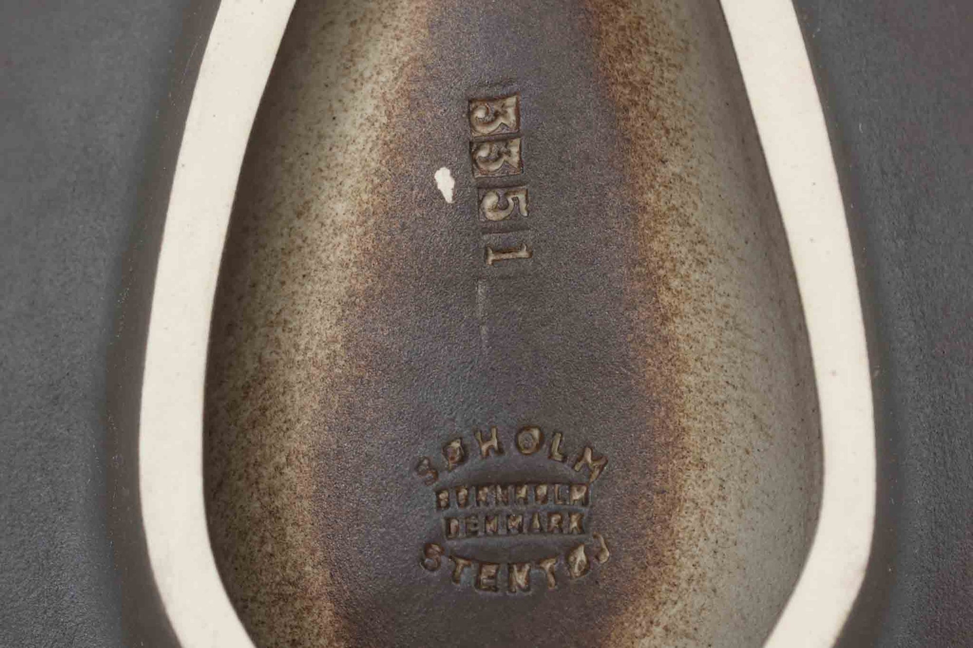 デンマークのボーホルム、名窯でもあるSOHOLMで作られた壁掛け用キャンドルホルダーです。