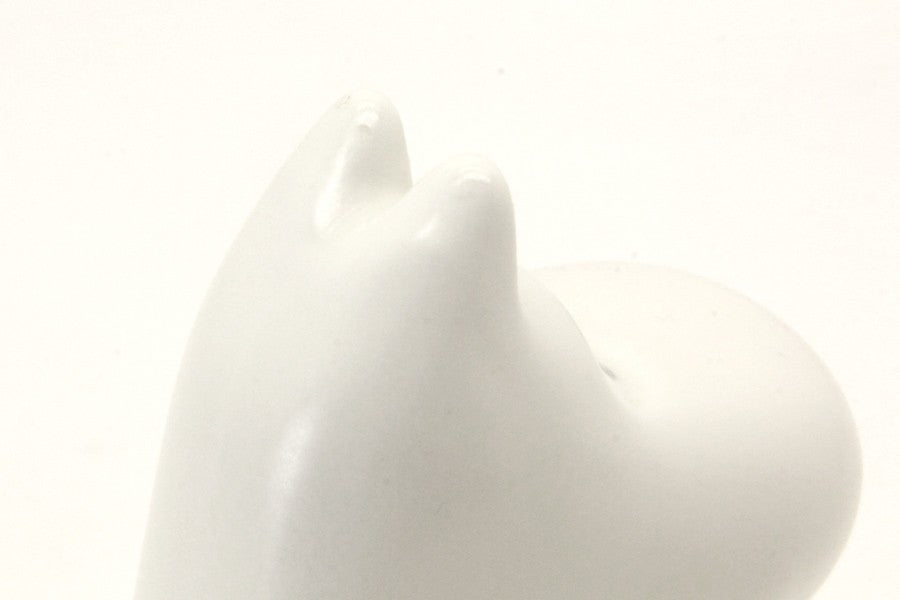 アラビア社製の陶器でできたムーミン人形です。こちらはムーミンの大きい物で非常にレアなモデルです。