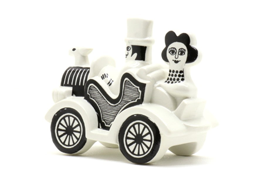 LisaLarsonのトラフィックシリーズのBilです。こちらのシリーズは1971年から1973年の短い期間で製造されたものです。6点からなるこのシリーズは、どのアイテムも非常にレアなもので、おそらくこのシリーズすべてのアイテムを揃えることは最も困難であると思われます。流通量は非常に少ないものとなります。